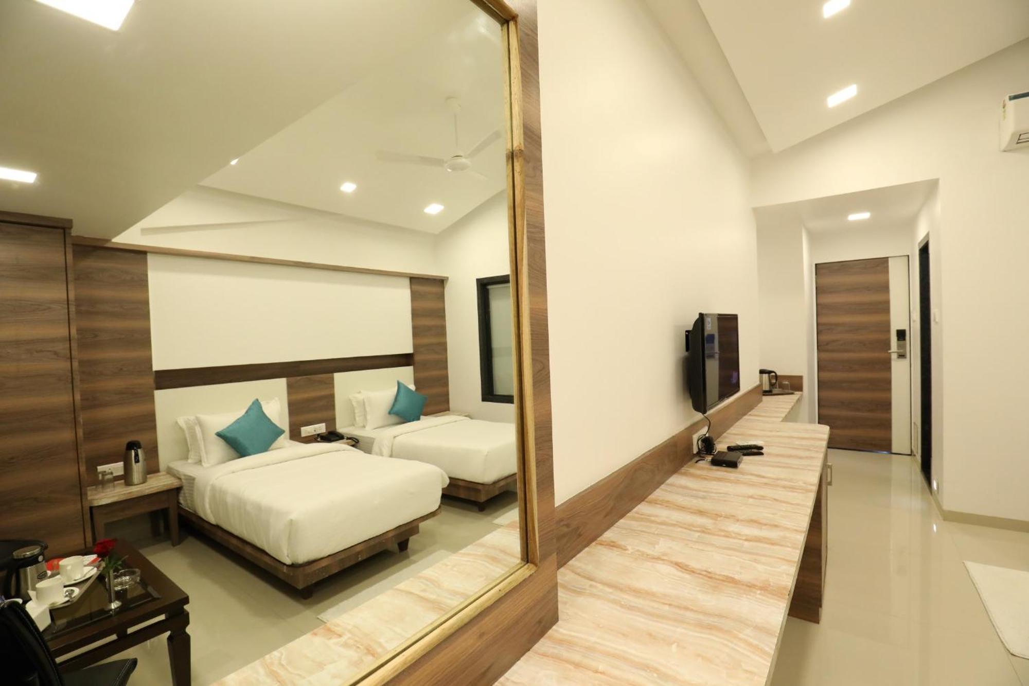 Imperial Grande Resort Lonavla Zewnętrze zdjęcie